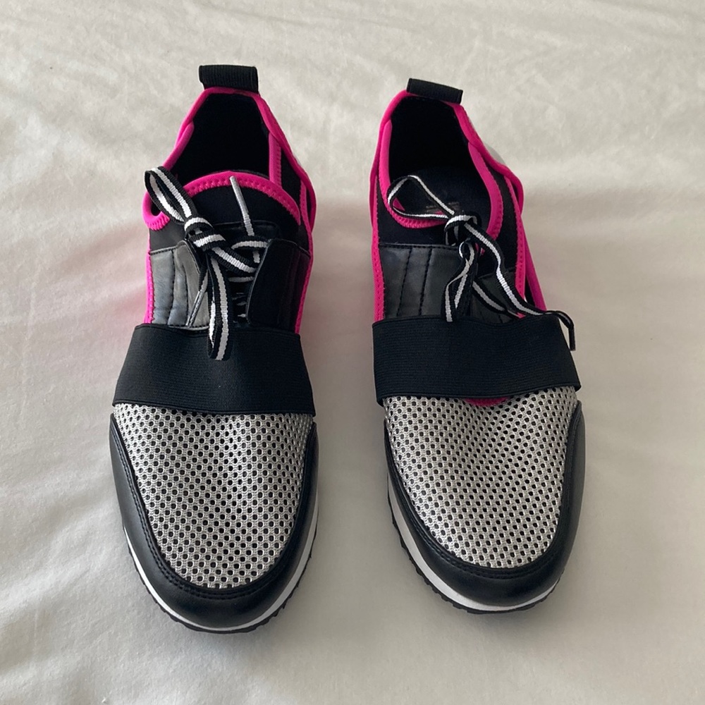 Steve Madden “Artic” Hot Pink/Black/Grey Sport Shoe